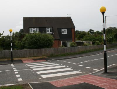 Crossing beacon light and zebra crossing