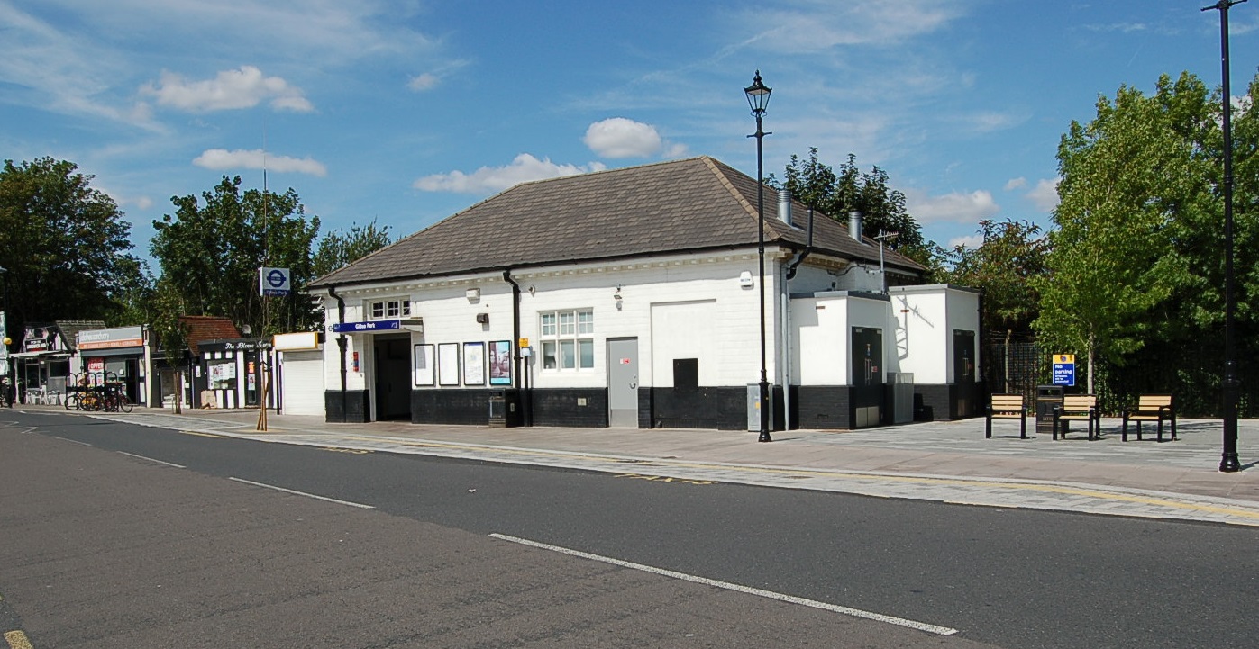 Gidea Park station entrance and plaza