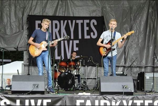 The Echoes performing at the Havering Show